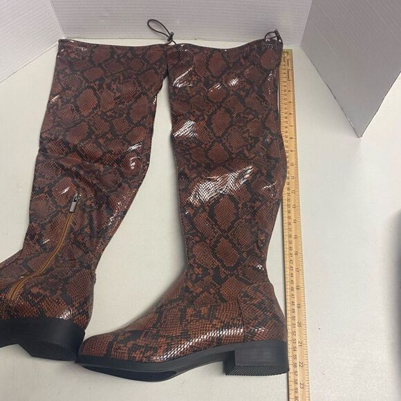 SHOEDAZZLE Women’s Knee Boots Reena Snake Design Beown Size 8 Zipper Closure NEW - Picture 7 of 11
